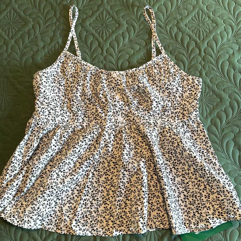 Never worn women’s tank